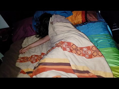 ❤️ Stepson akimtusi mama yake mdogo wa kambo wakati amelala. Video ya kutatanisha  ❌️❤