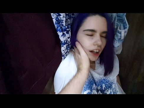 ❤️ Nilimkuta dada yangu chumbani na kumsaidia cum Video ya kutatanisha  ❌️❤